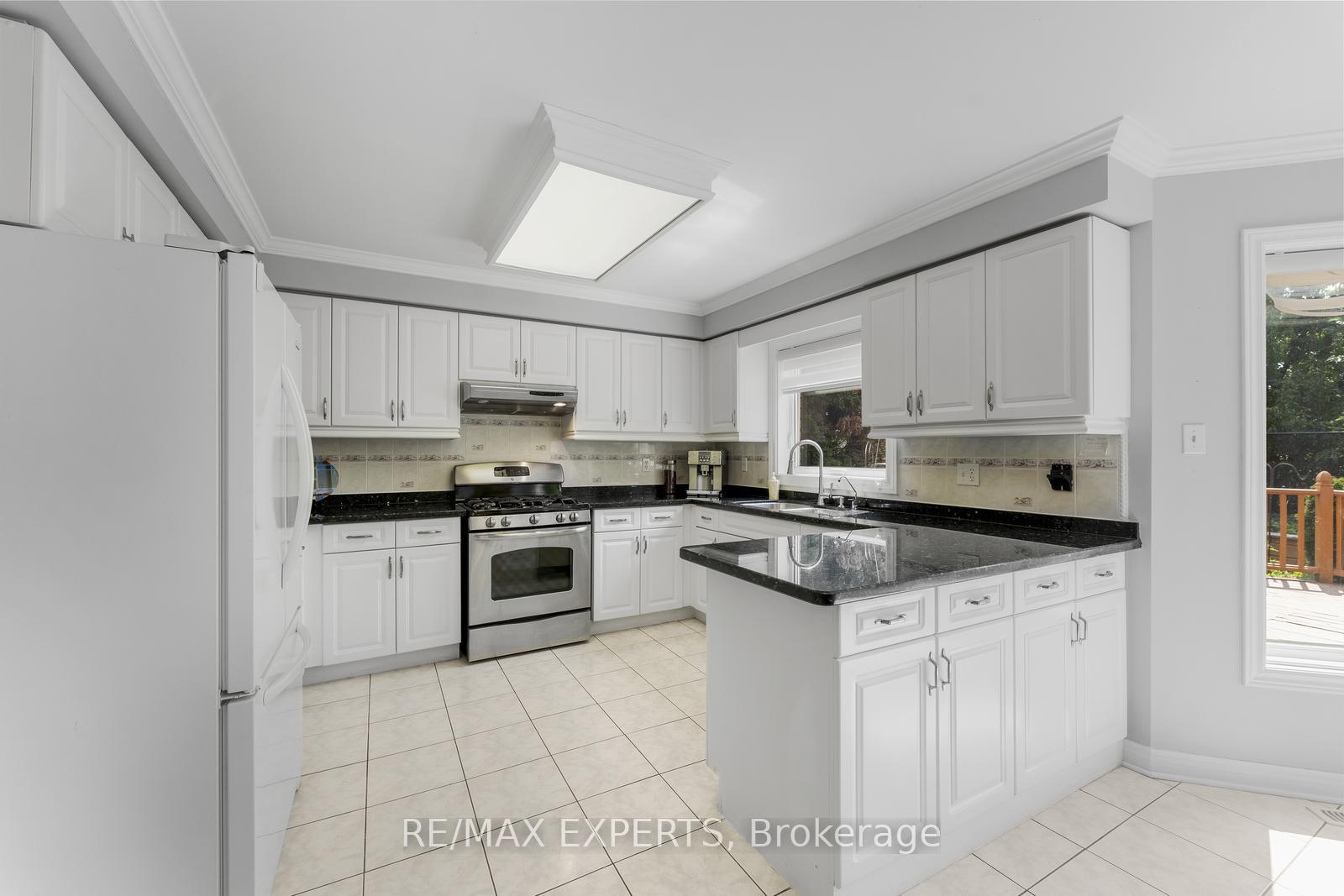 Photo 14 of 52 Dolores Crescent, Vaughan, Elder Mills — HOMEH