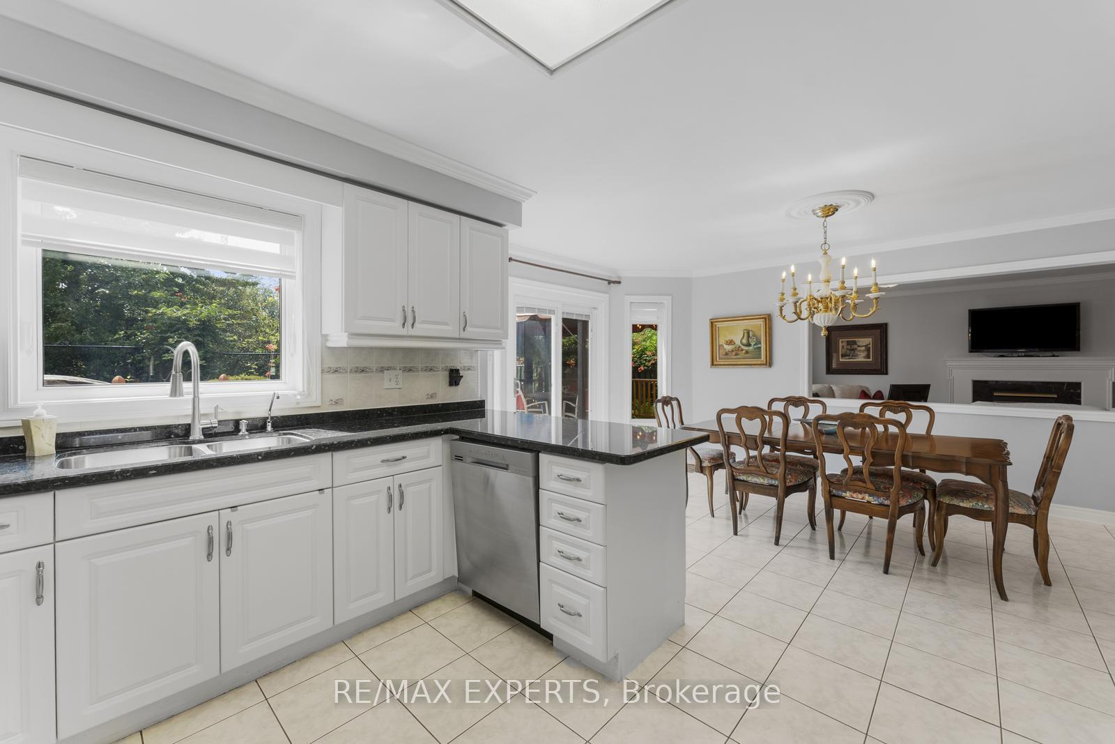 Photo 16 of 52 Dolores Crescent, Vaughan, Elder Mills — HOMEH