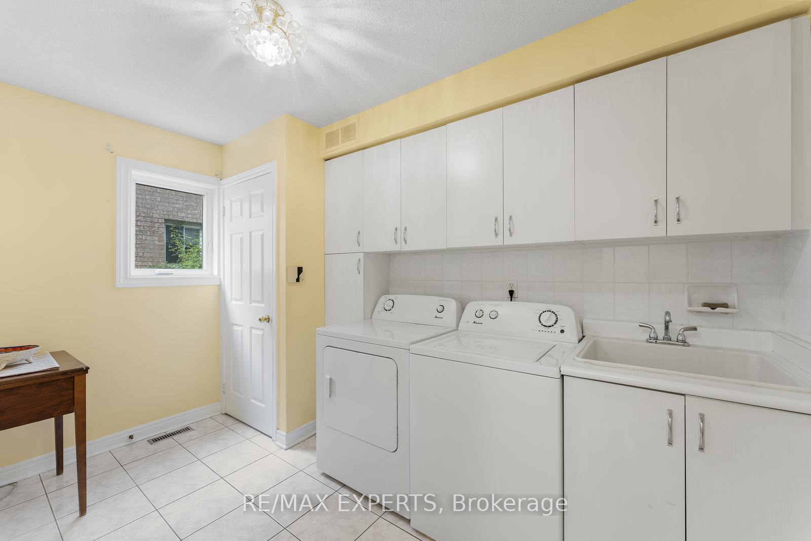 Photo 18 of 52 Dolores Crescent, Vaughan, Elder Mills — HOMEH