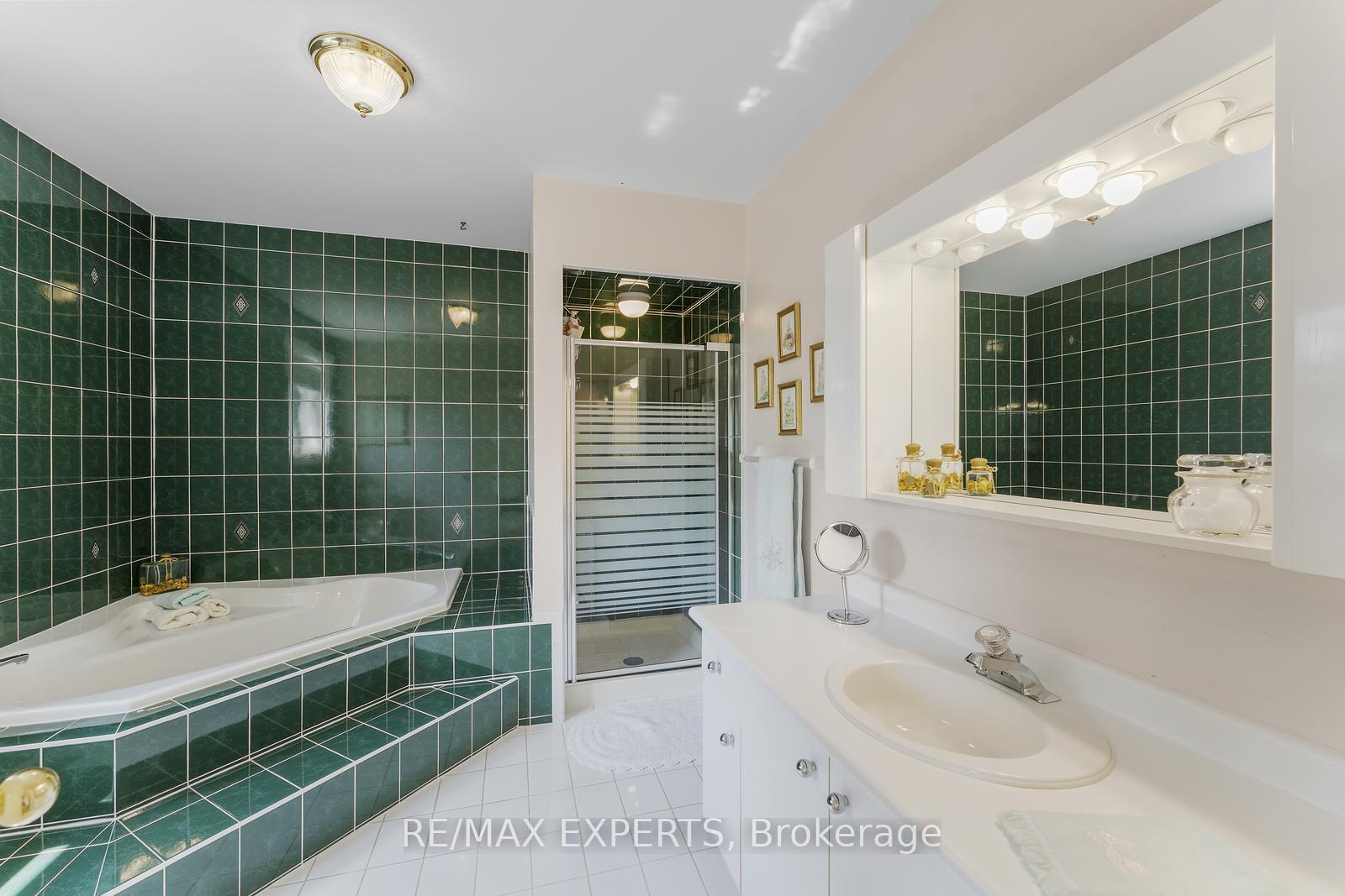 Photo 23 of 52 Dolores Crescent, Vaughan, Elder Mills — HOMEH