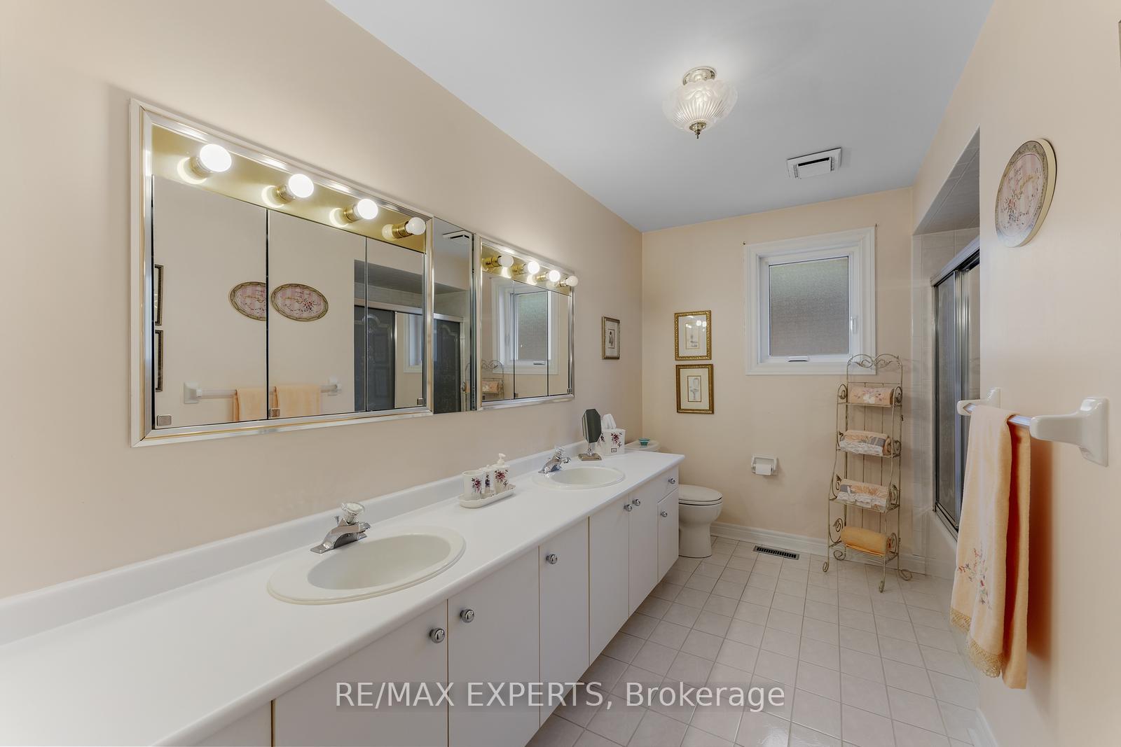 Photo 28 of 52 Dolores Crescent, Vaughan, Elder Mills — HOMEH