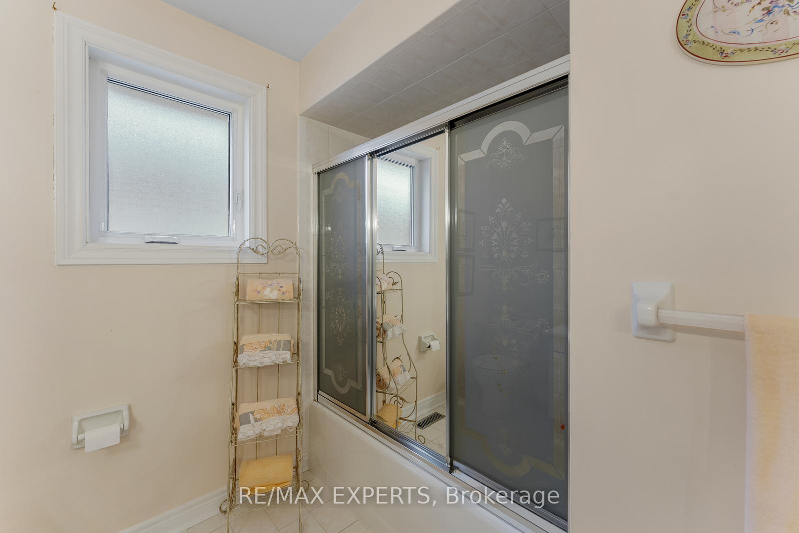 Photo 29 of 52 Dolores Crescent, Vaughan, Elder Mills — HOMEH