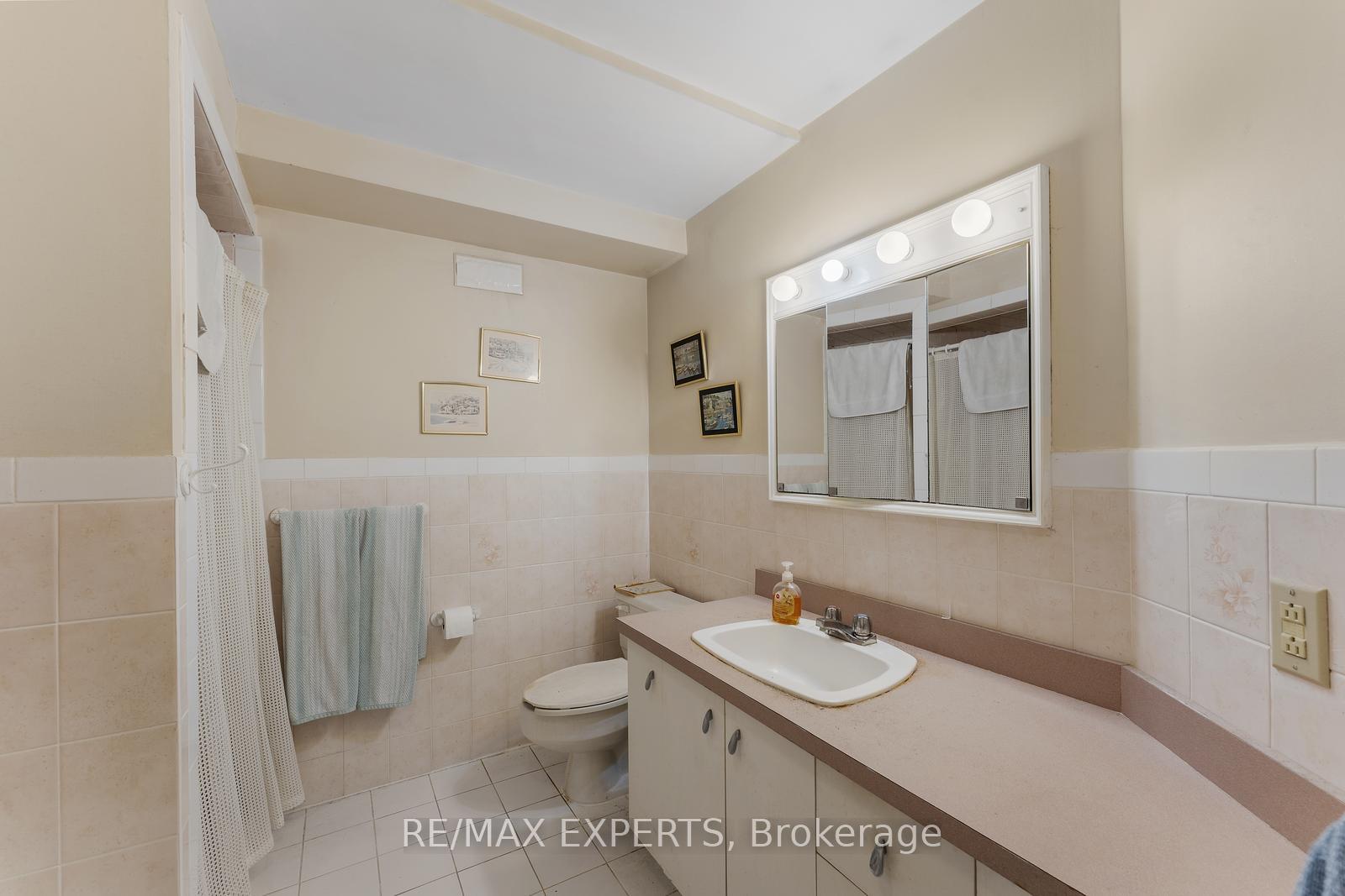 Photo 34 of 52 Dolores Crescent, Vaughan, Elder Mills — HOMEH