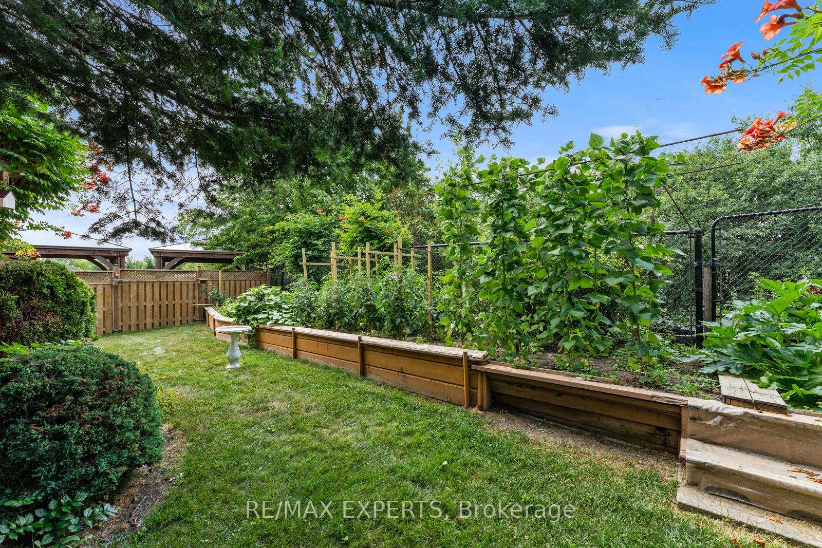 Photo 41 of 52 Dolores Crescent, Vaughan, Elder Mills — HOMEH