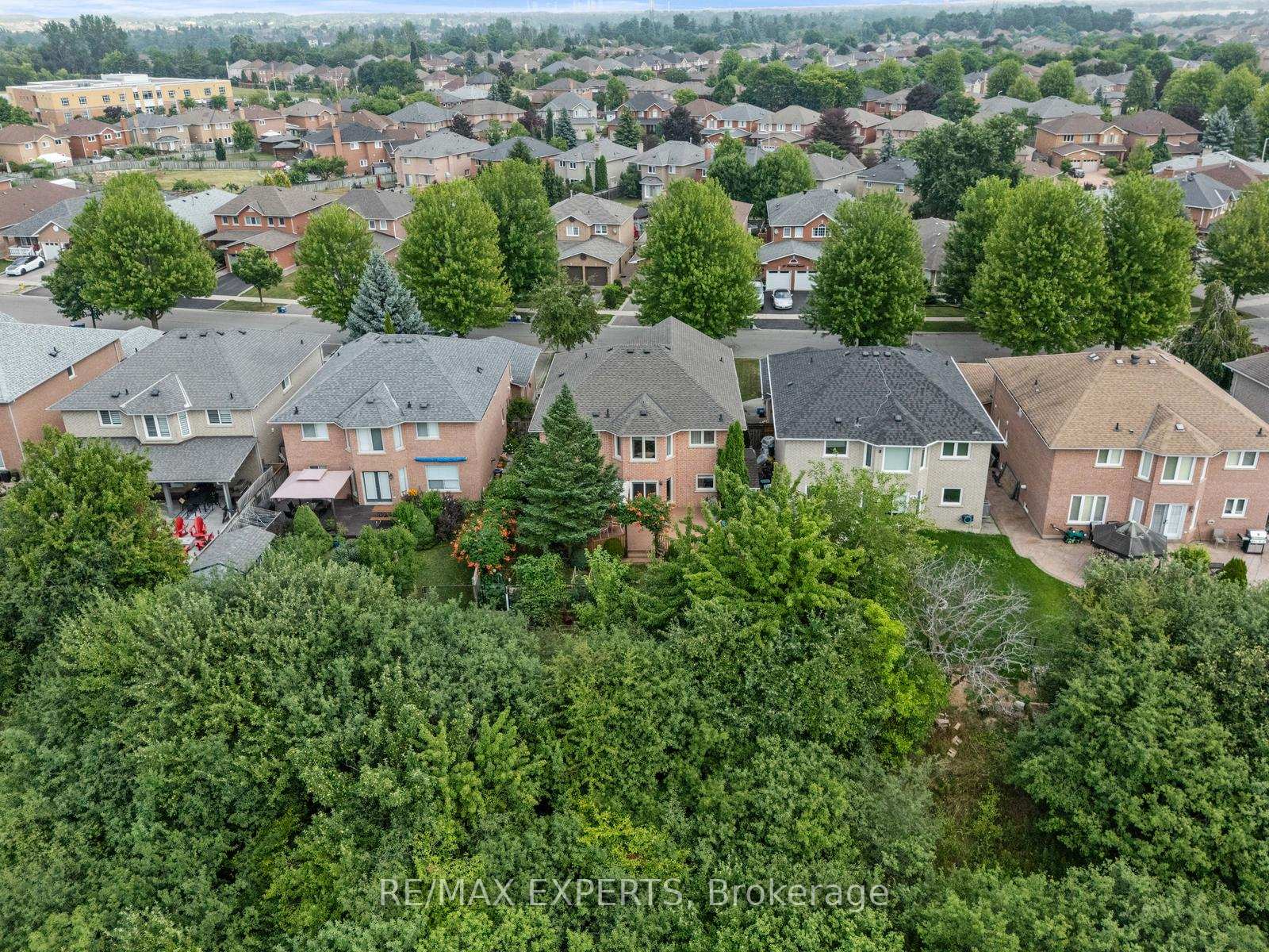 Photo 45 of 52 Dolores Crescent, Vaughan, Elder Mills — HOMEH