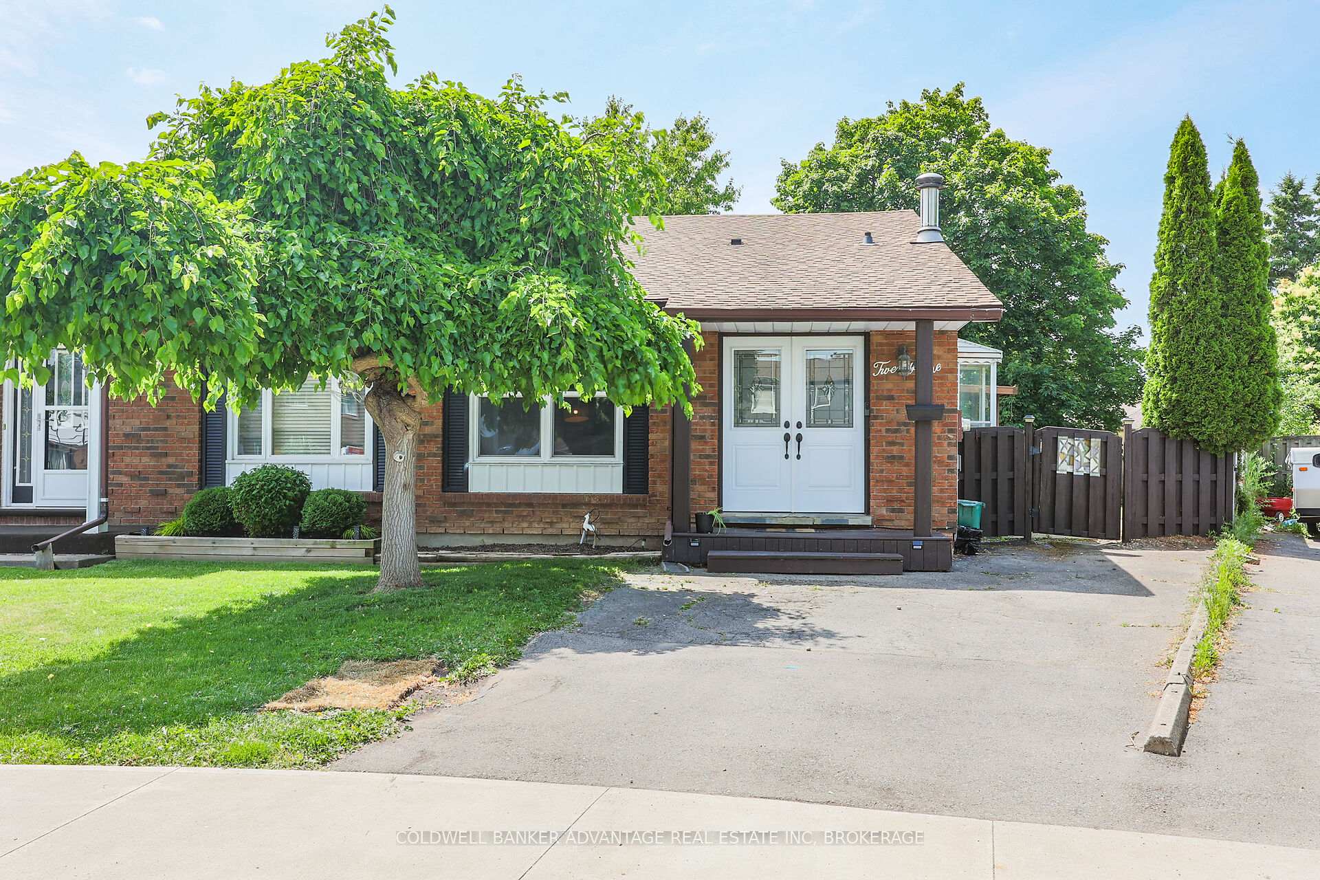 Photo 2 of 21 Fairlawn Crescent, Welland, Prince Charles — HOMEH