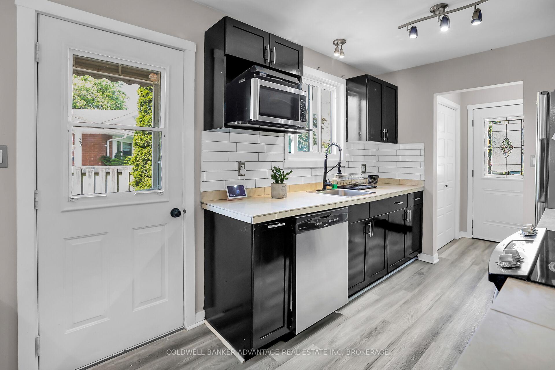 Photo 5 of 21 Fairlawn Crescent, Welland, Prince Charles — HOMEH