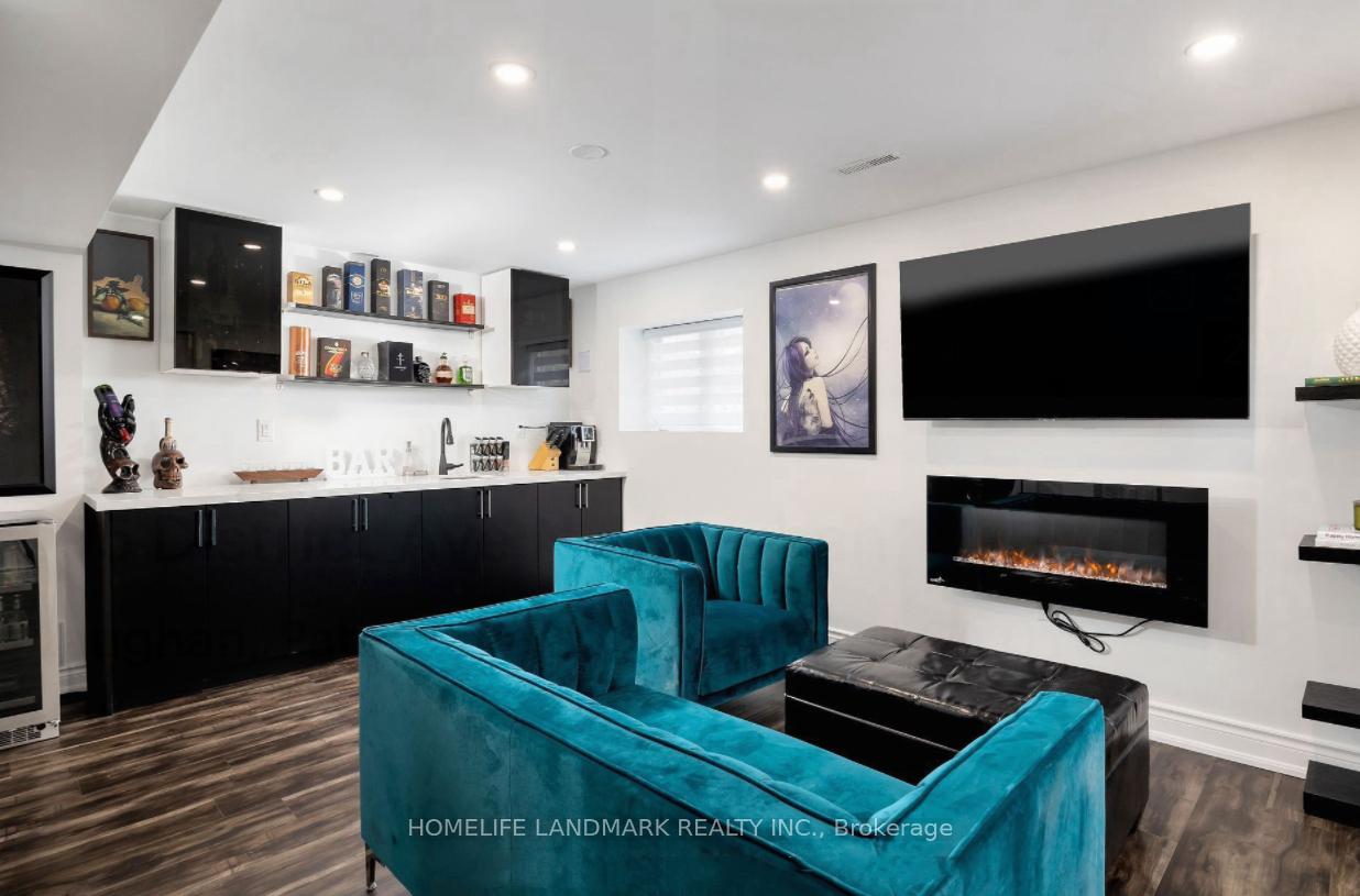 Photo 2 of 195 District Avenue, Vaughan, Patterson — HOMEH