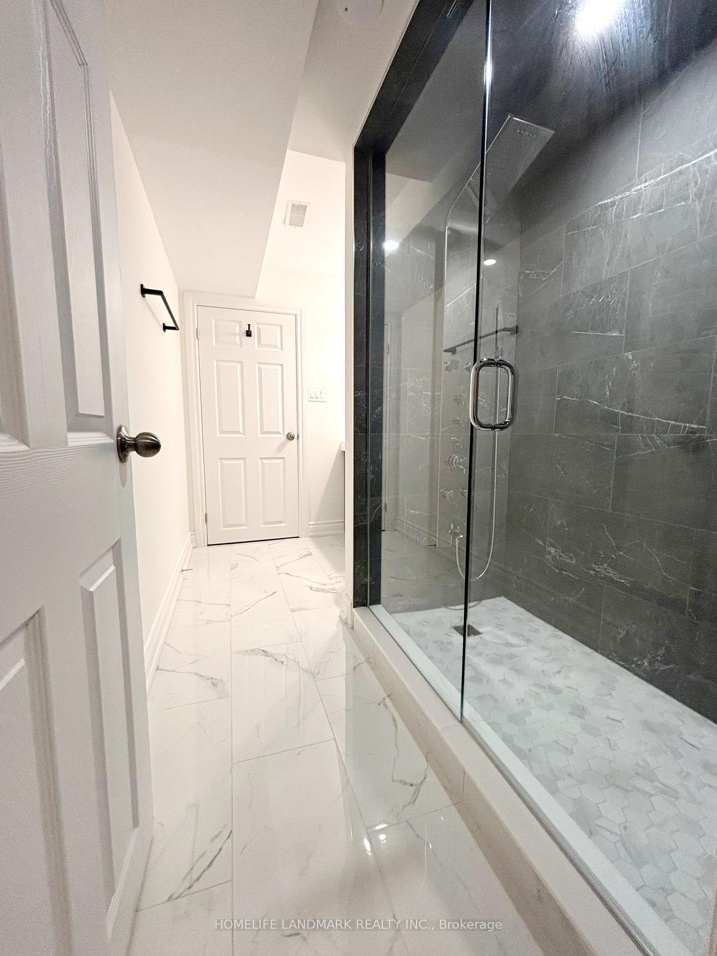 Photo 4 of 195 District Avenue, Vaughan, Patterson — HOMEH