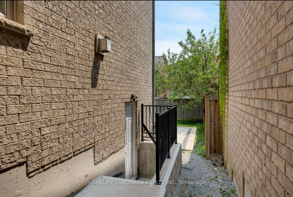 Photo 5 of 195 District Avenue, Vaughan, Patterson — HOMEH
