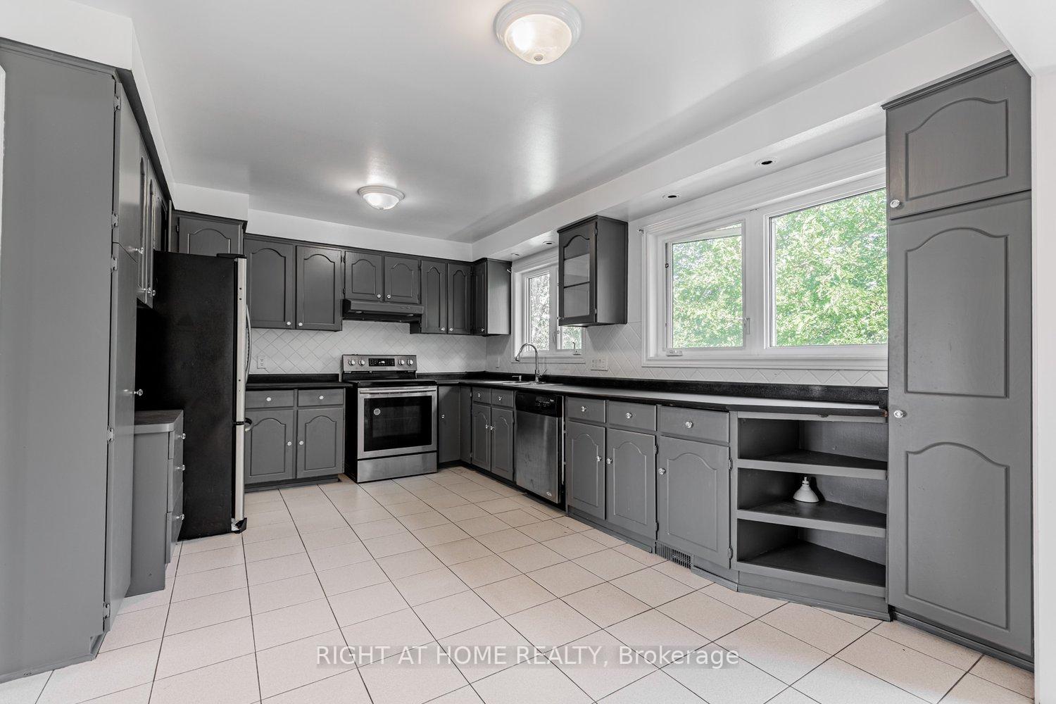 Photo 4 of 2230 Old Rutherford Road, Vaughan, Maple — HOMEH