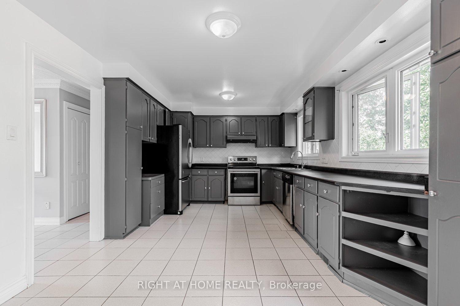 Photo 5 of 2230 Old Rutherford Road, Vaughan, Maple — HOMEH