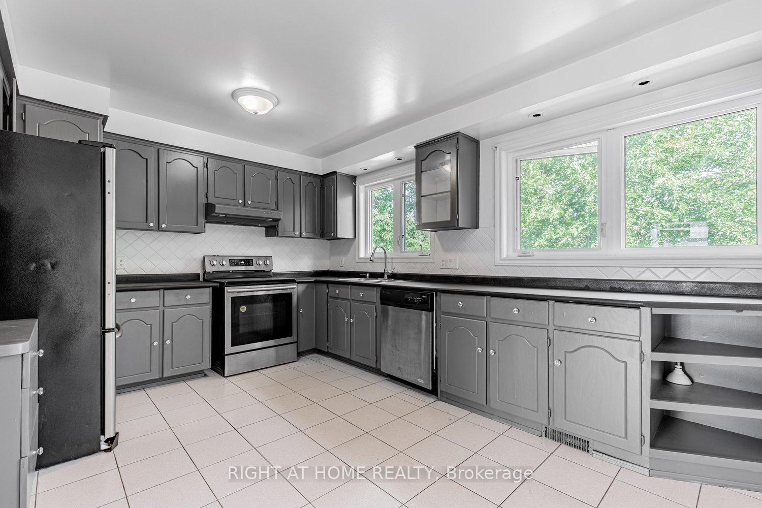 Photo 6 of 2230 Old Rutherford Road, Vaughan, Maple — HOMEH
