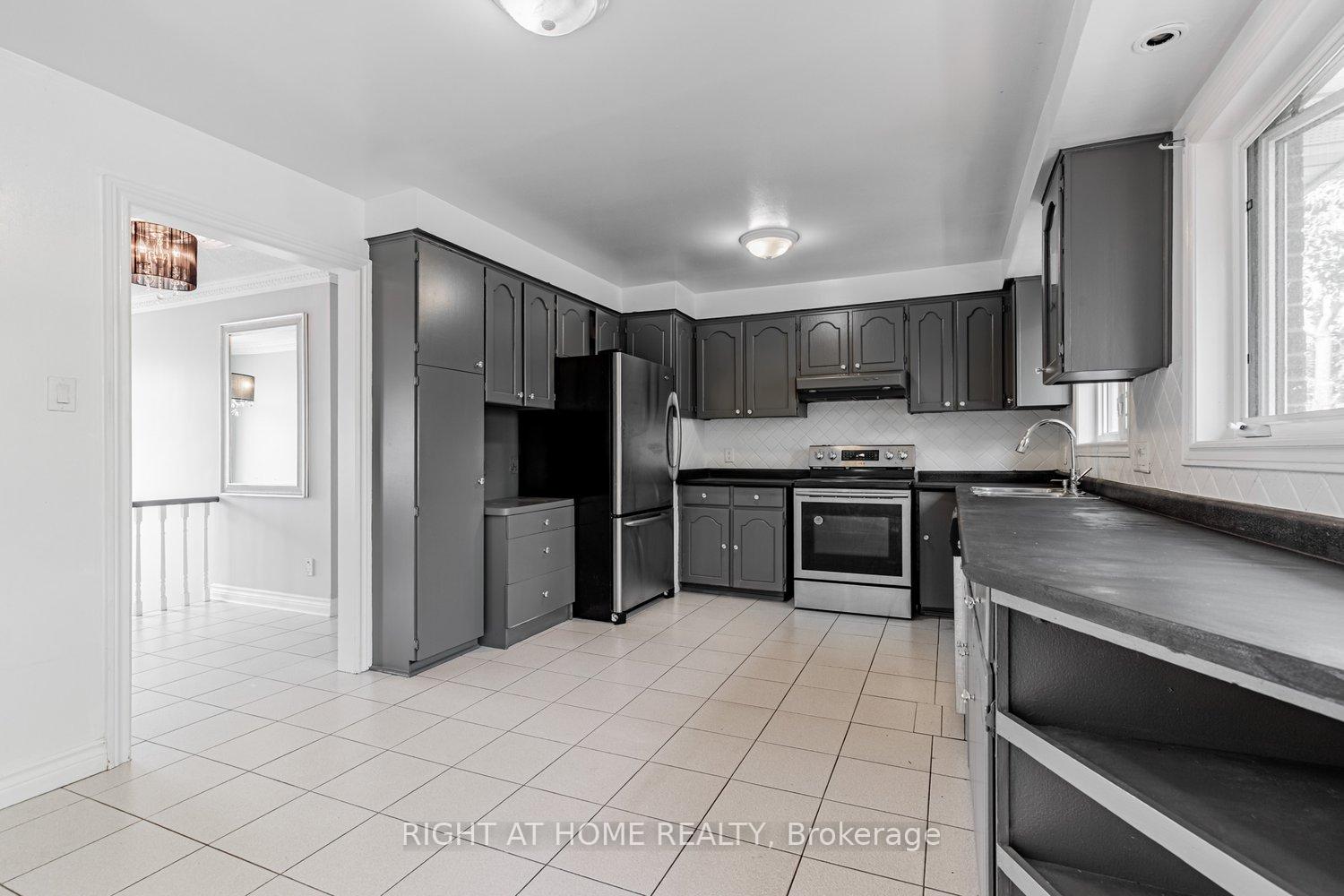 Photo 7 of 2230 Old Rutherford Road, Vaughan, Maple — HOMEH