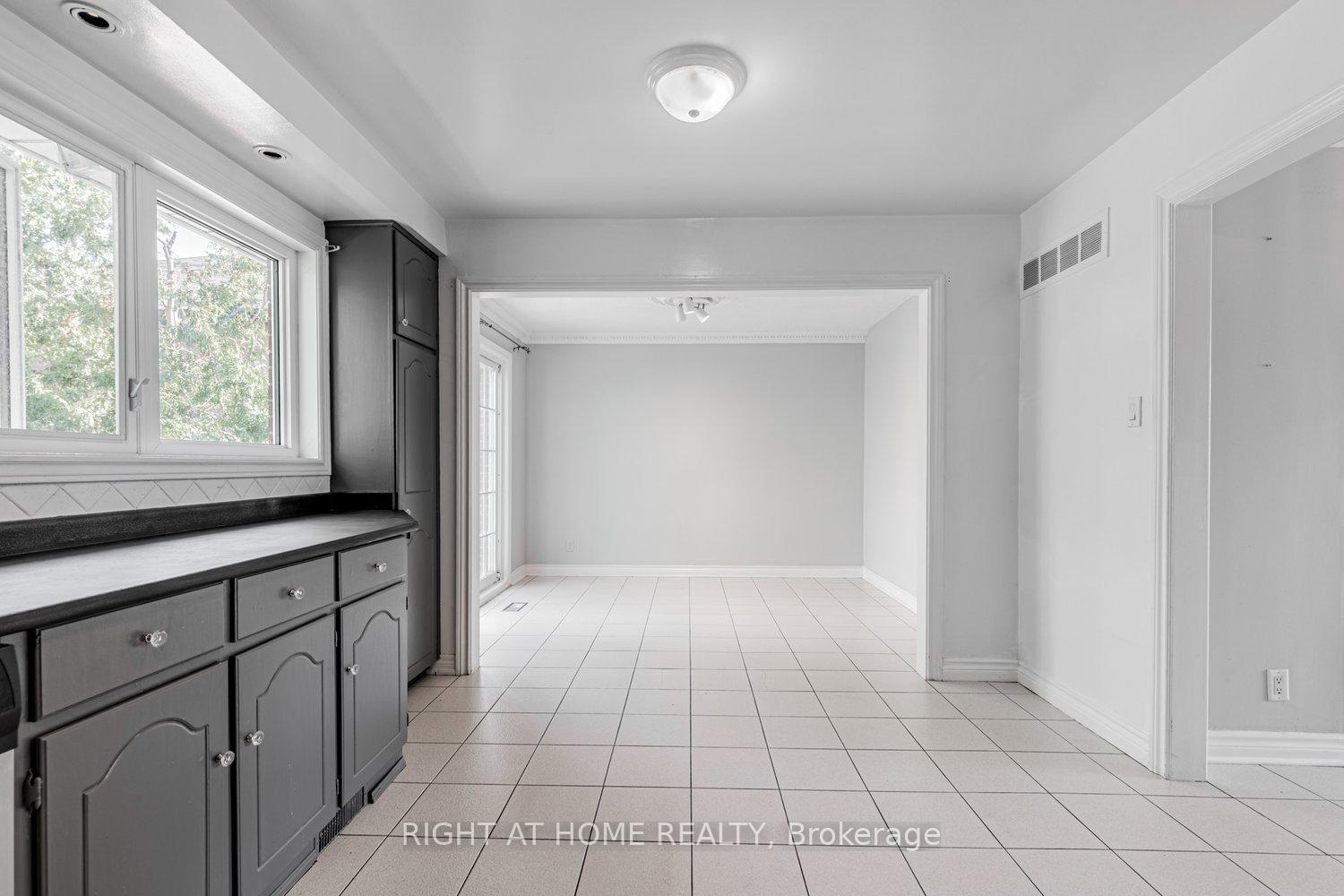 Photo 8 of 2230 Old Rutherford Road, Vaughan, Maple — HOMEH