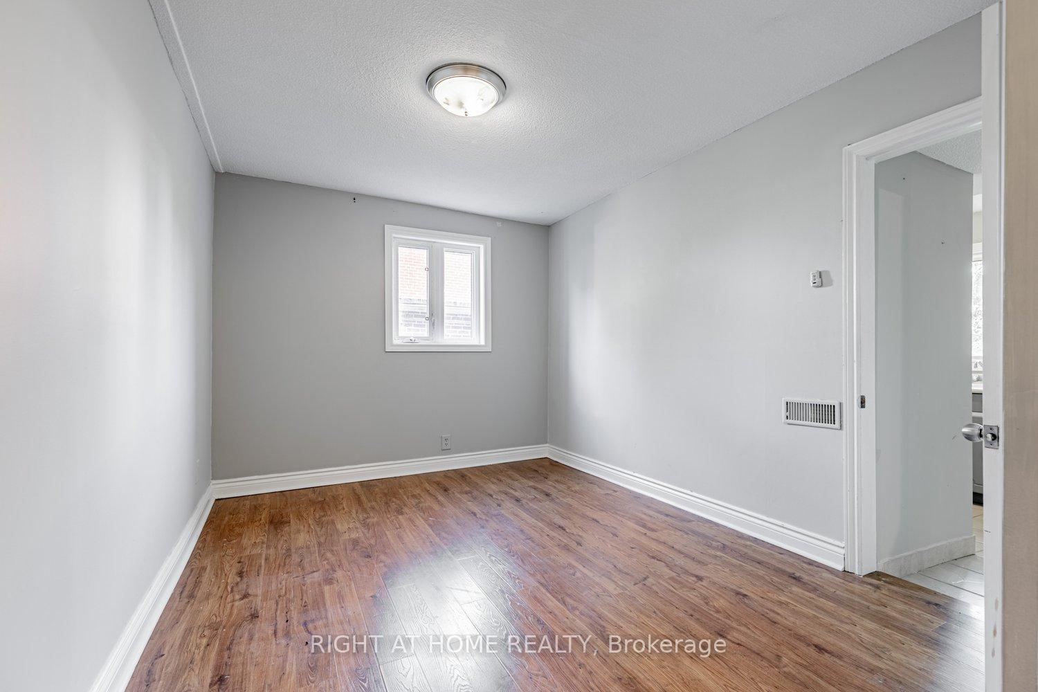 Photo 17 of 2230 Old Rutherford Road, Vaughan, Maple — HOMEH