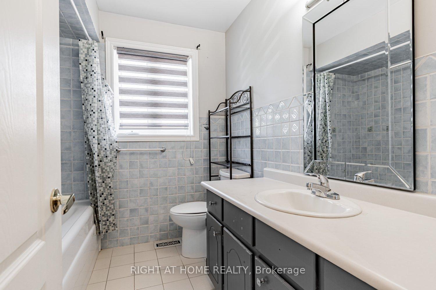 Photo 18 of 2230 Old Rutherford Road, Vaughan, Maple — HOMEH