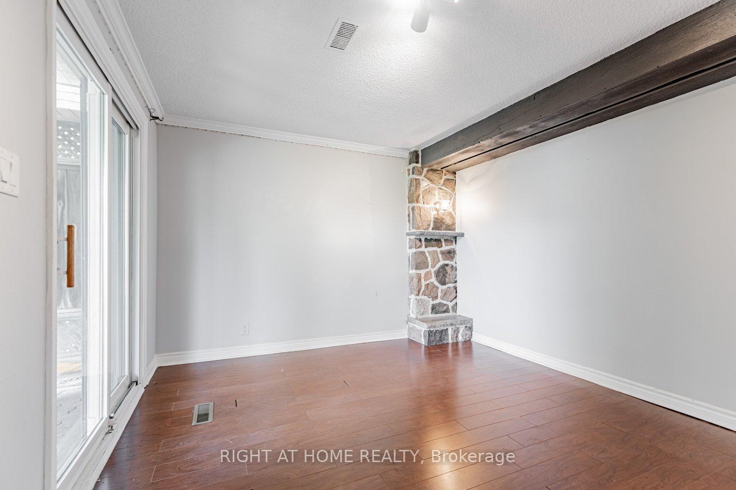 Photo 24 of 2230 Old Rutherford Road, Vaughan, Maple — HOMEH