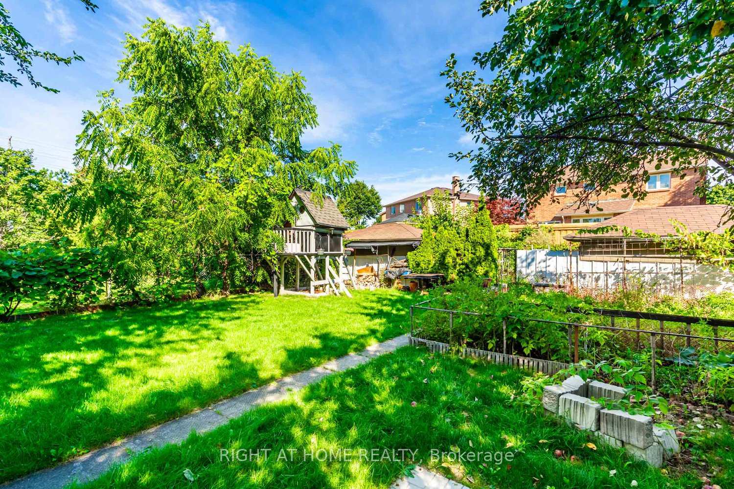 Photo 32 of 2230 Old Rutherford Road, Vaughan, Maple — HOMEH
