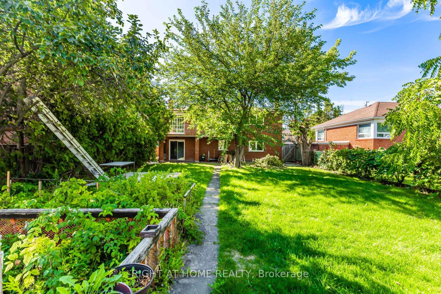 Photo 34 of 2230 Old Rutherford Road, Vaughan, Maple — HOMEH