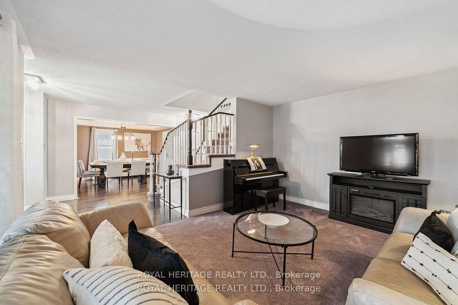 Photo 3 of 57 Croxall Boulevard, Whitby, Brooklin — HOMEH