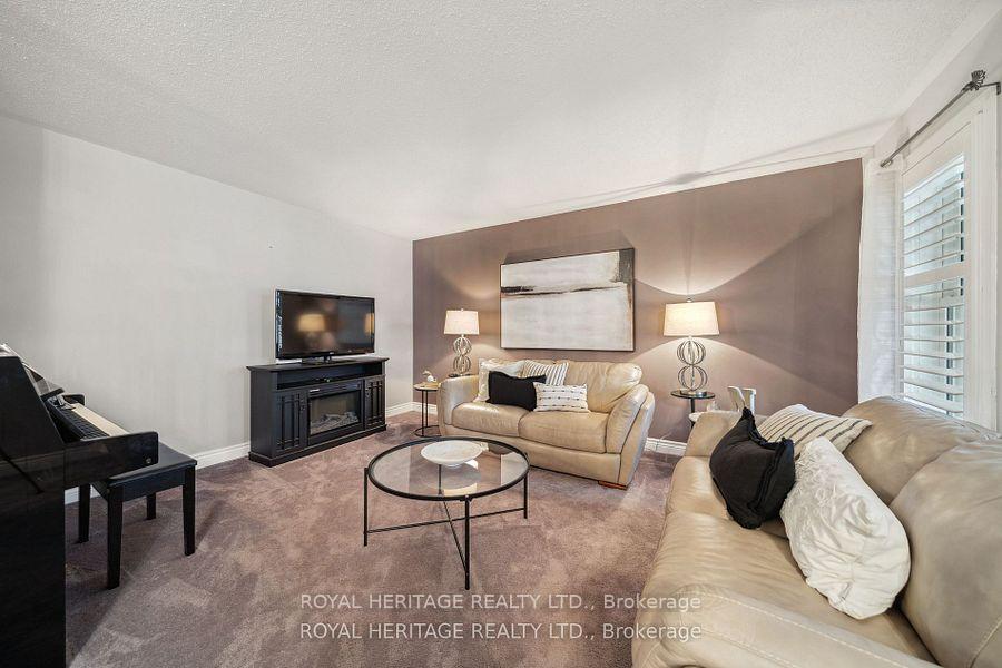 Photo 4 of 57 Croxall Boulevard, Whitby, Brooklin — HOMEH