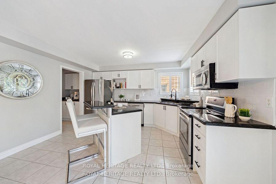 Photo 7 of 57 Croxall Boulevard, Whitby, Brooklin — HOMEH