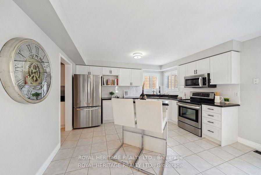 Photo 10 of 57 Croxall Boulevard, Whitby, Brooklin — HOMEH