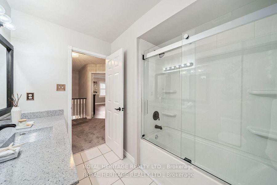 Photo 17 of 57 Croxall Boulevard, Whitby, Brooklin — HOMEH