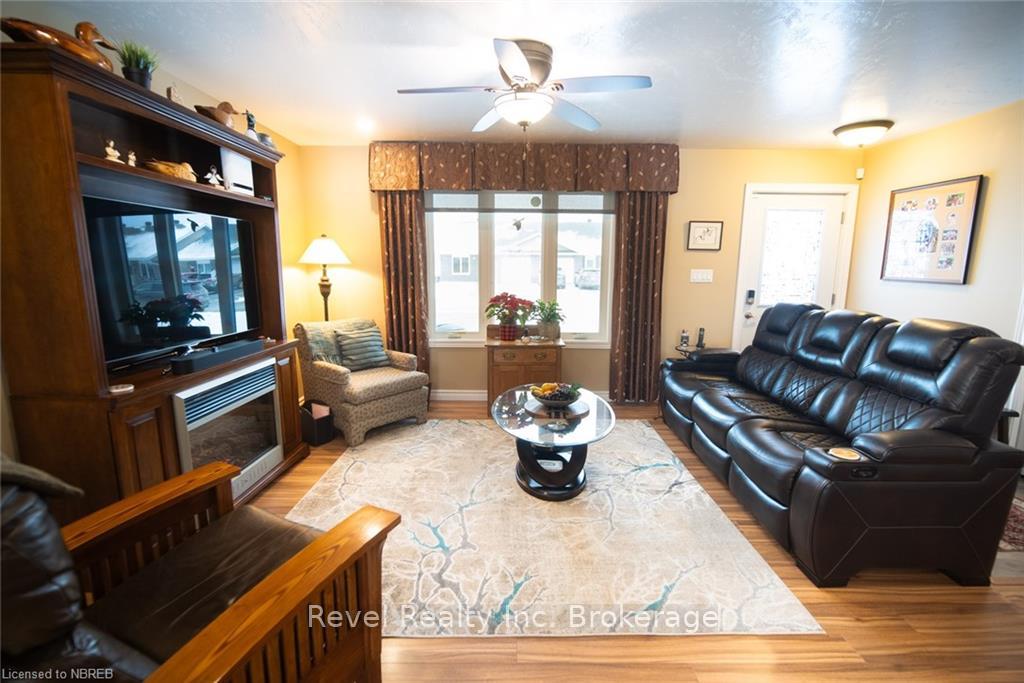 Photo 4 of 196 Dovercourt Road, West Nipissing, Sturgeon Falls — HOMEH