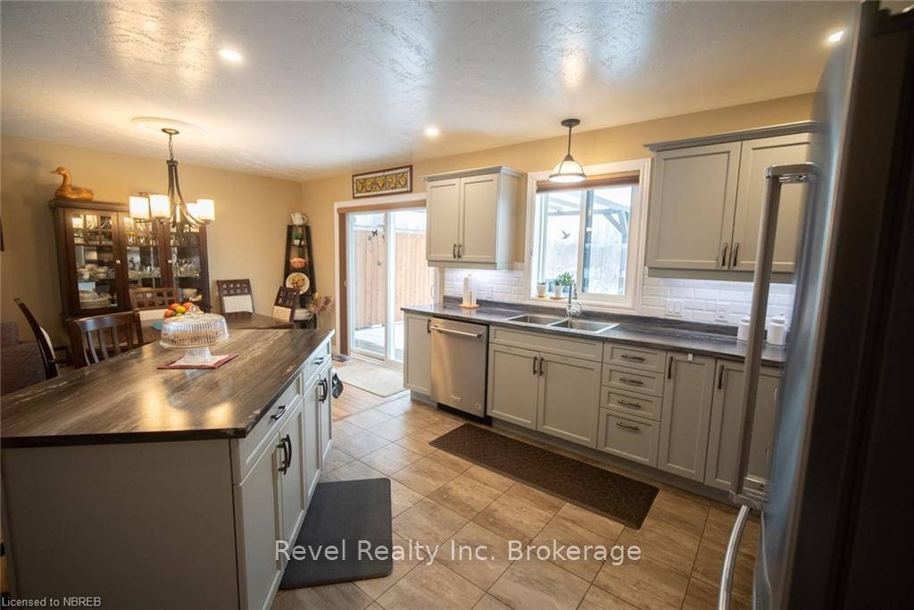 Photo 6 of 196 Dovercourt Road, West Nipissing, Sturgeon Falls — HOMEH