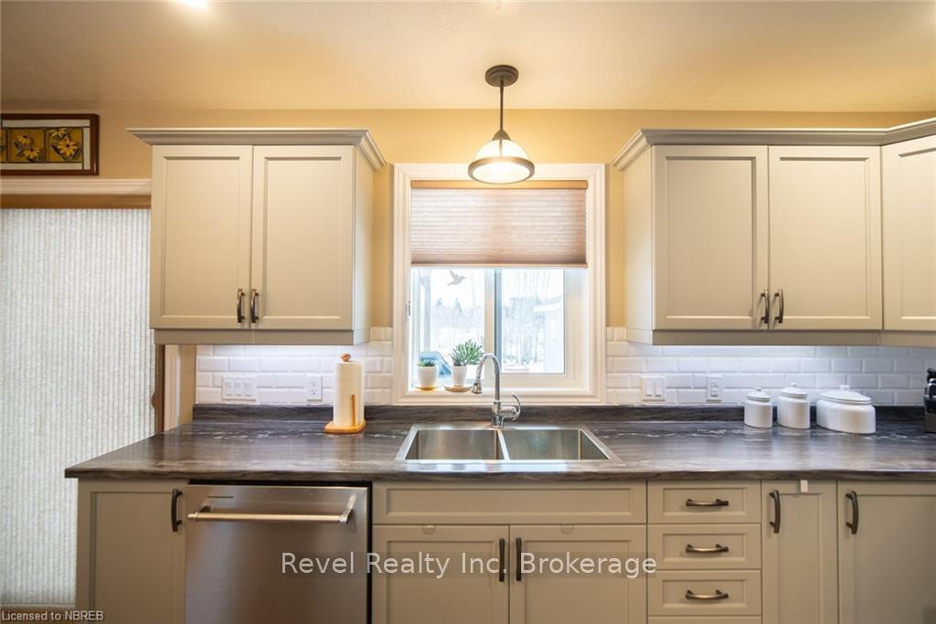 Photo 8 of 196 Dovercourt Road, West Nipissing, Sturgeon Falls — HOMEH