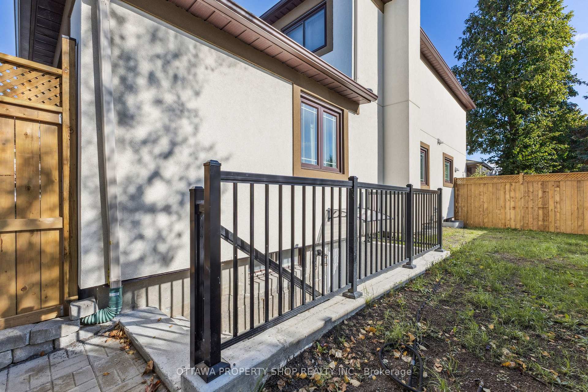 Photo 5 of 46 Flint Court, Ottawa, Barrhaven - Pheasant Run — HOMEH