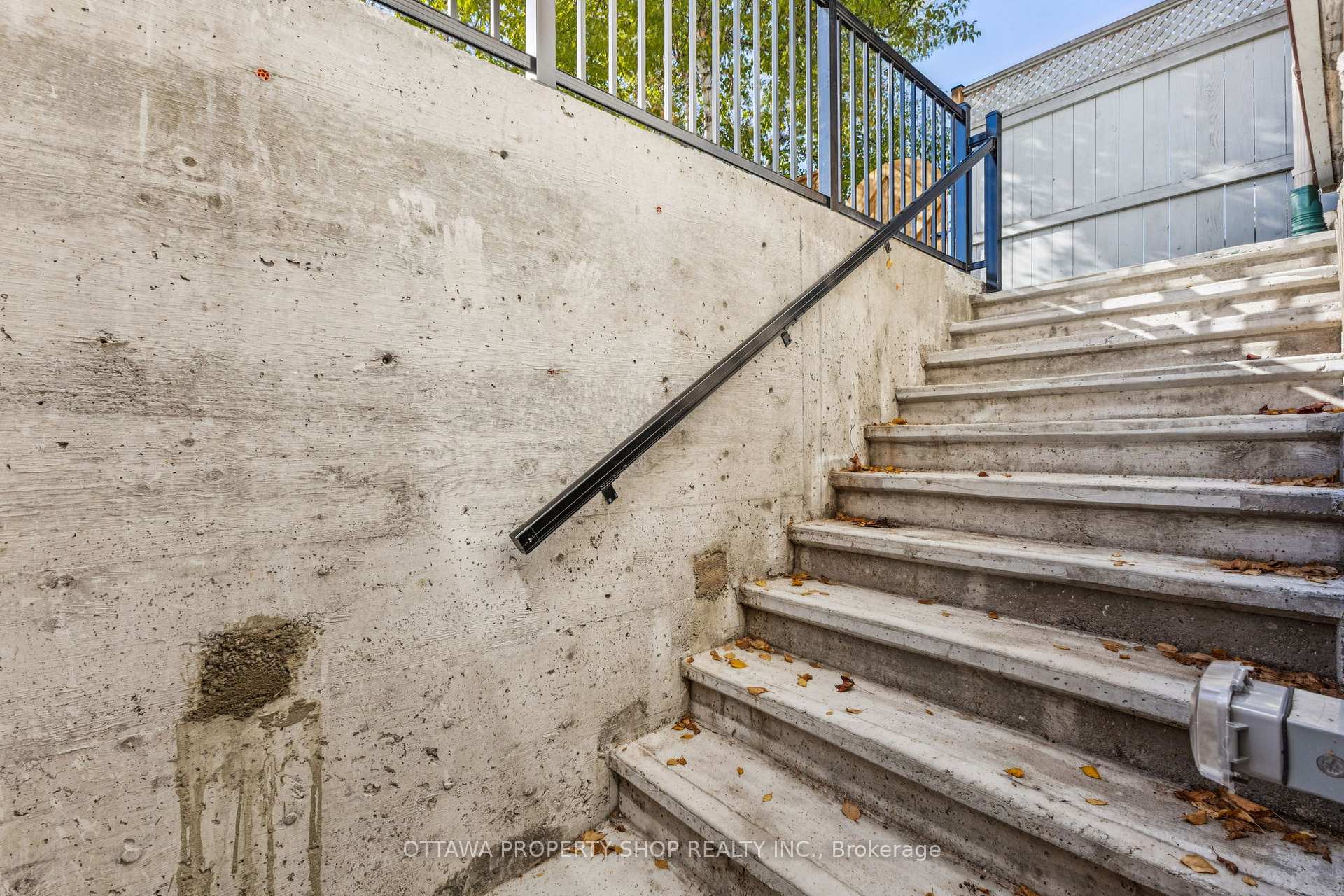 Photo 4 of 46 Flint Court, Ottawa, Barrhaven - Pheasant Run — HOMEH