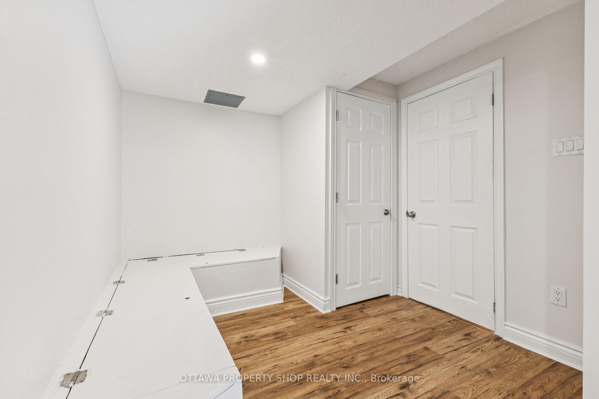 Photo 18 of 46 Flint Court, Ottawa, Barrhaven - Pheasant Run — HOMEH
