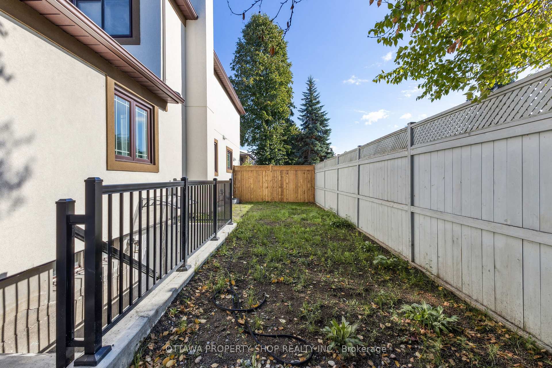 Photo 20 of 46 Flint Court, Ottawa, Barrhaven - Pheasant Run — HOMEH