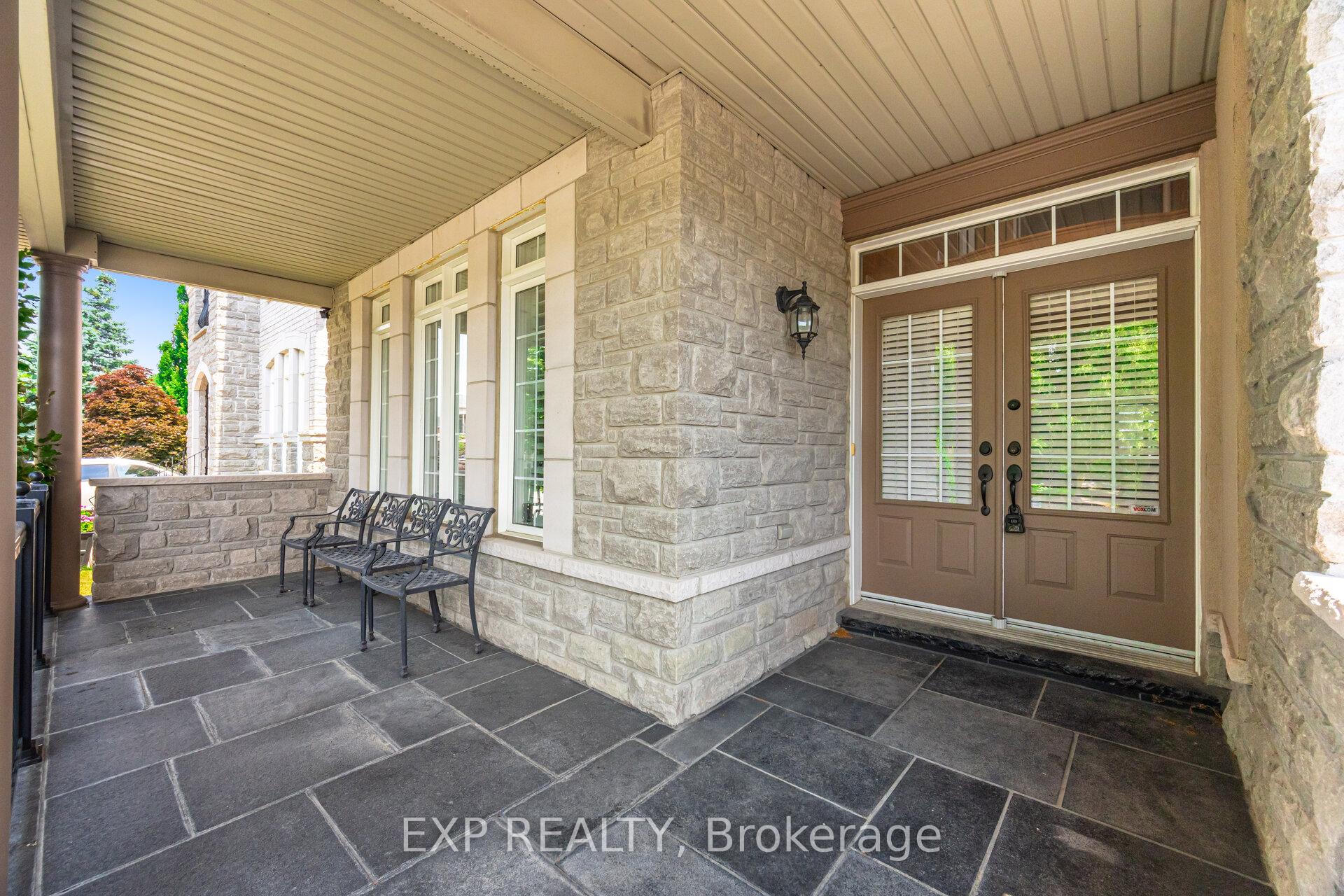 Photo 7 of 40 Waterside Crescent, Vaughan, Maple — HOMEH