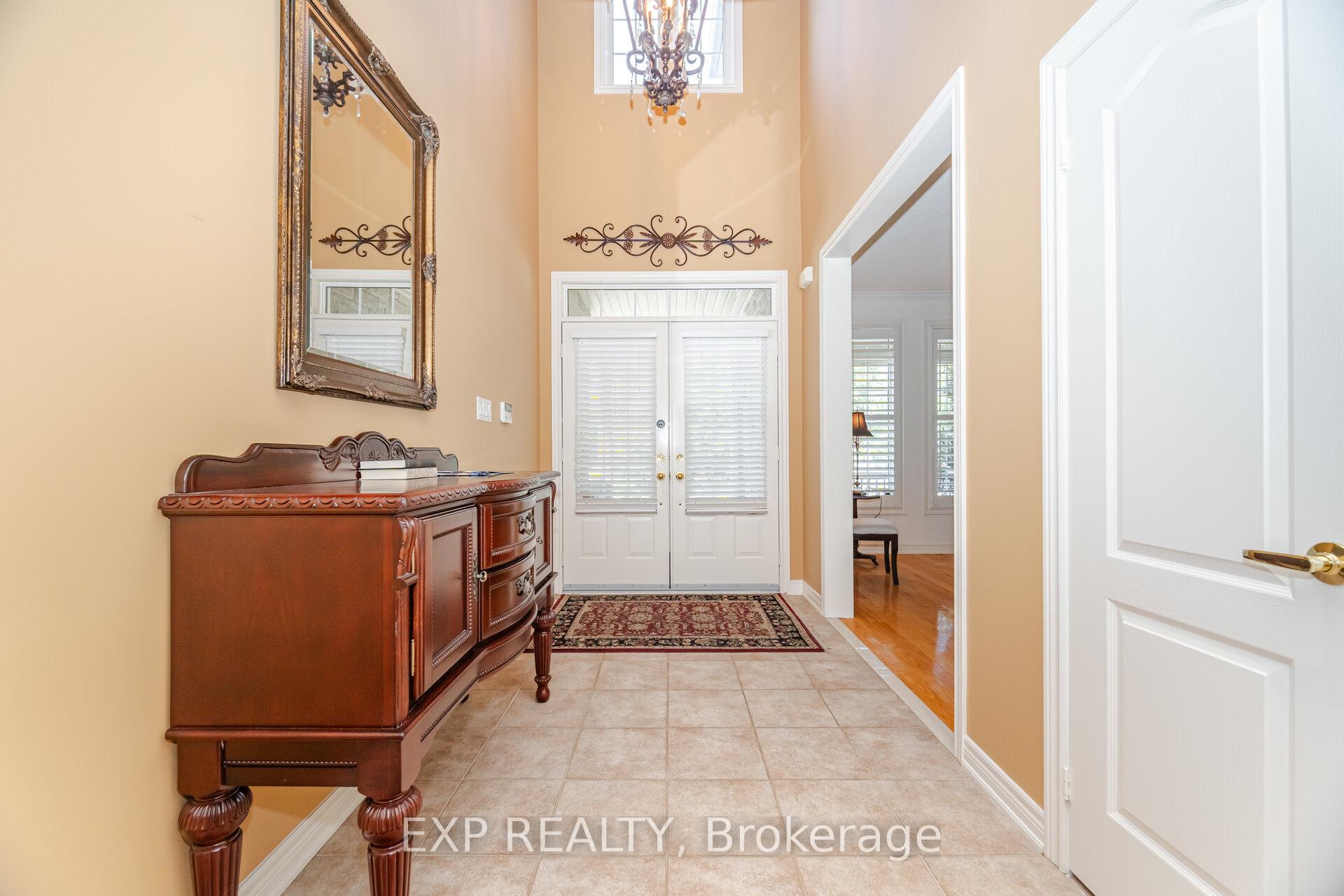 Photo 8 of 40 Waterside Crescent, Vaughan, Maple — HOMEH