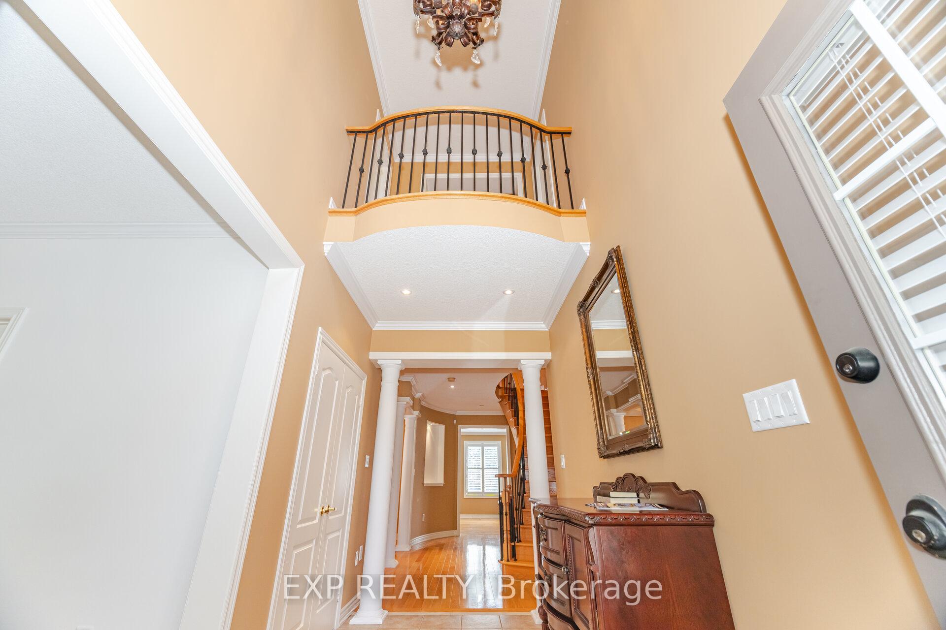 Photo 9 of 40 Waterside Crescent, Vaughan, Maple — HOMEH
