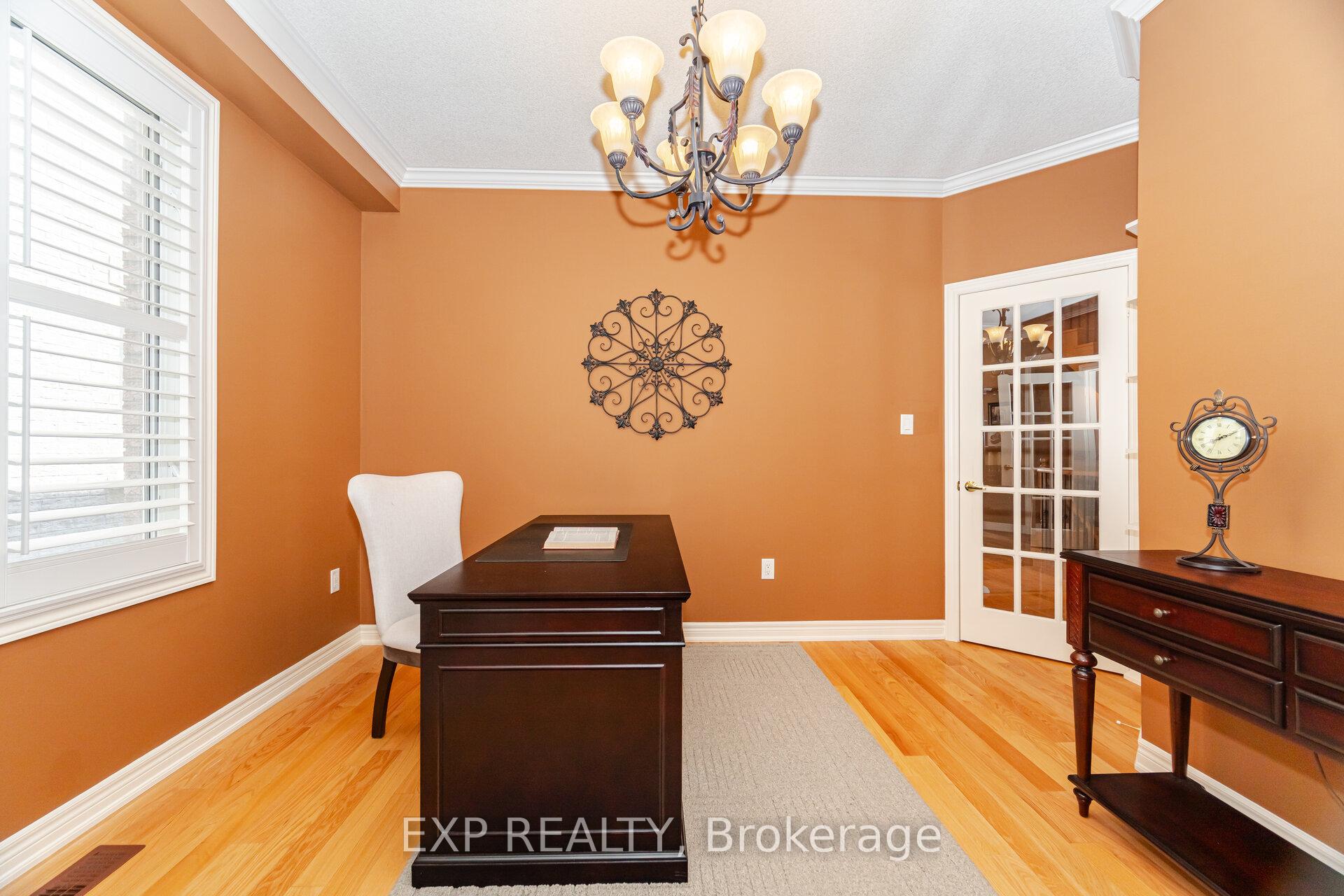 Photo 11 of 40 Waterside Crescent, Vaughan, Maple — HOMEH