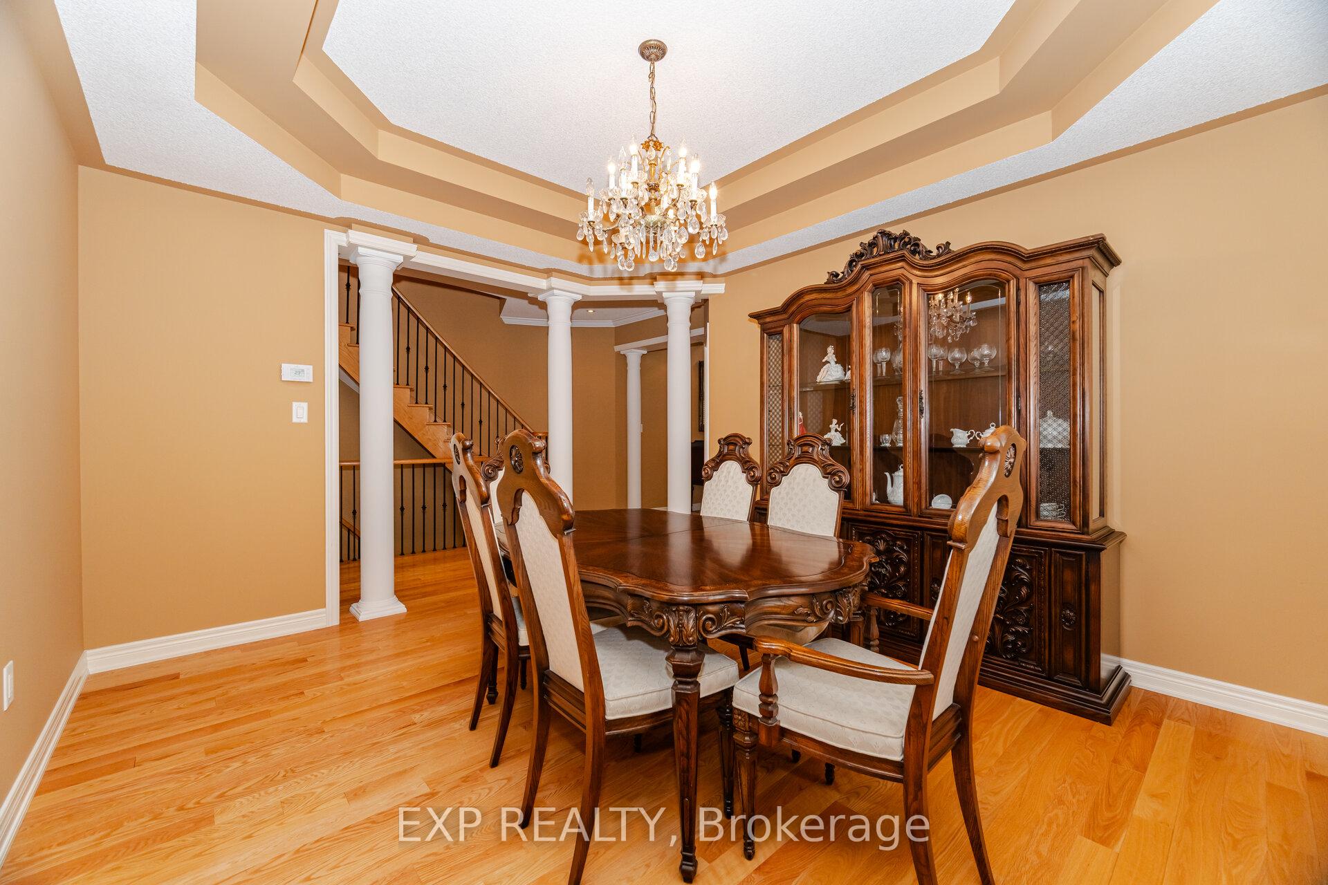 Photo 12 of 40 Waterside Crescent, Vaughan, Maple — HOMEH