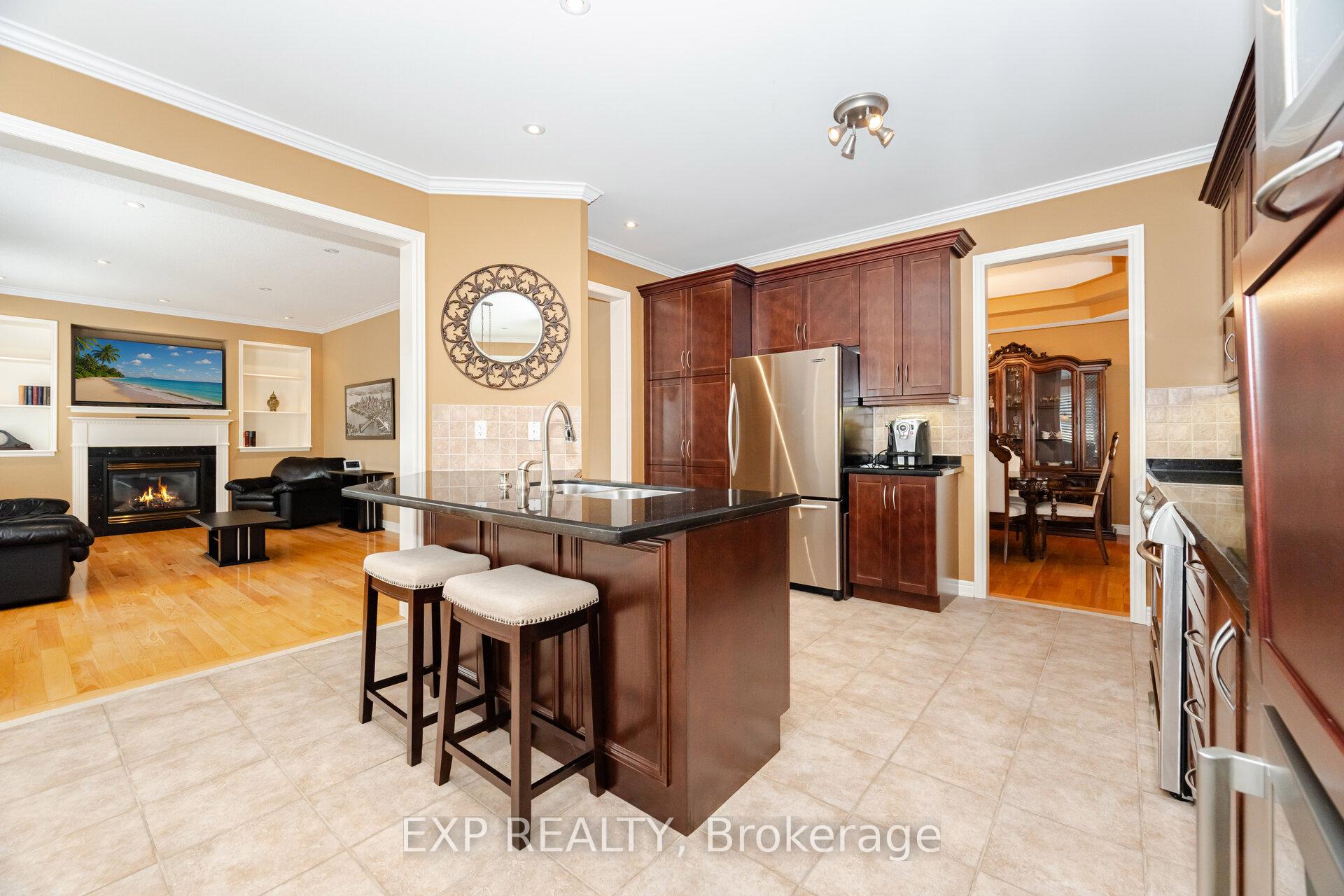 Photo 13 of 40 Waterside Crescent, Vaughan, Maple — HOMEH