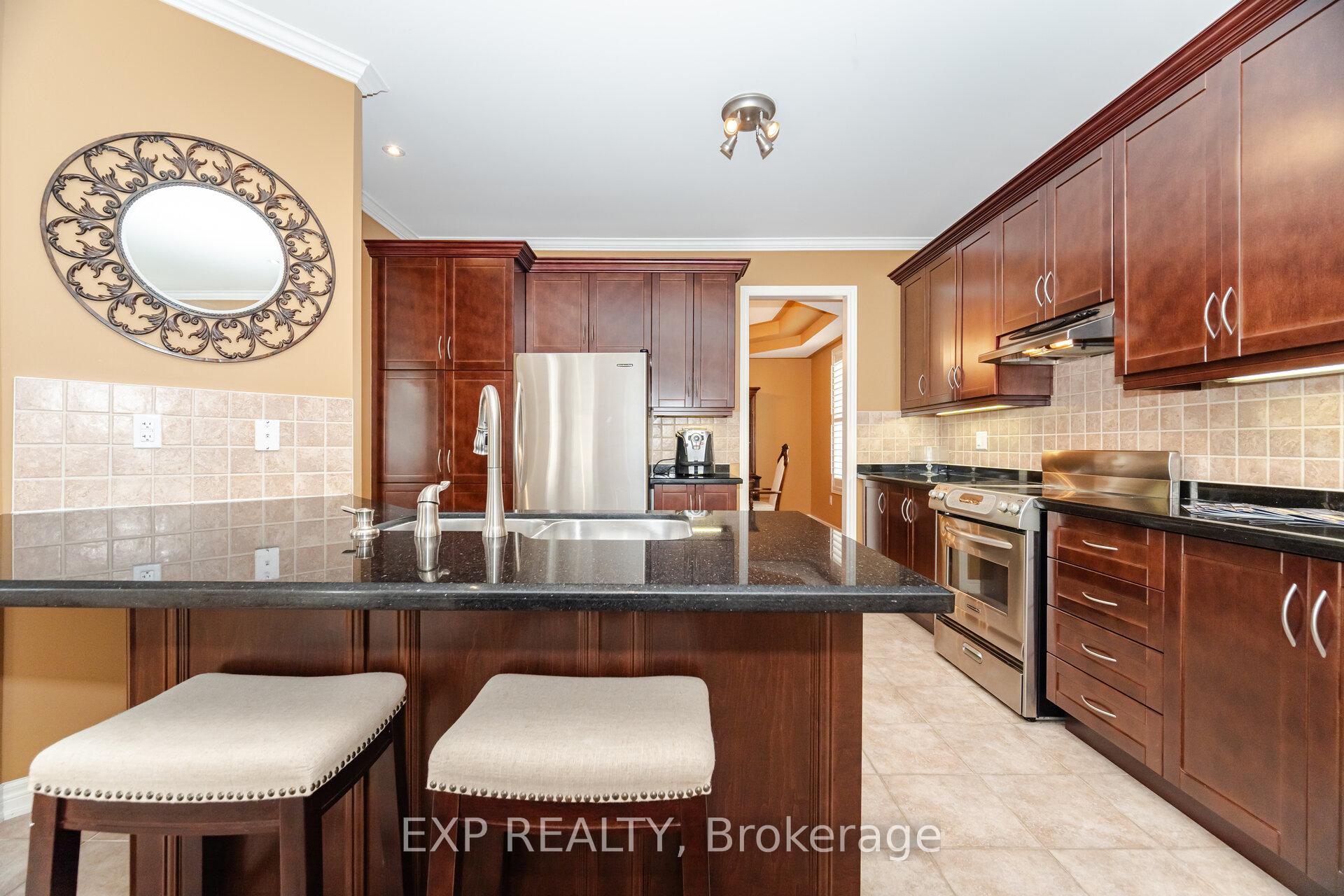 Photo 14 of 40 Waterside Crescent, Vaughan, Maple — HOMEH