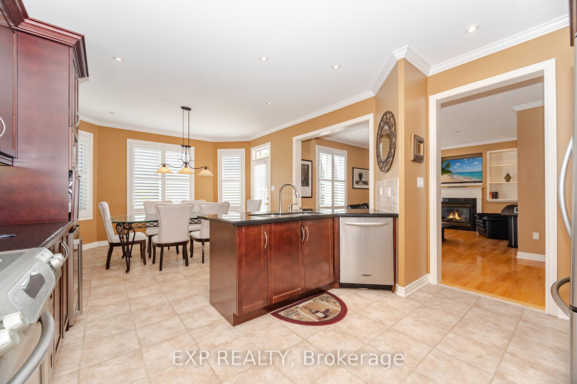 Photo 16 of 40 Waterside Crescent, Vaughan, Maple — HOMEH