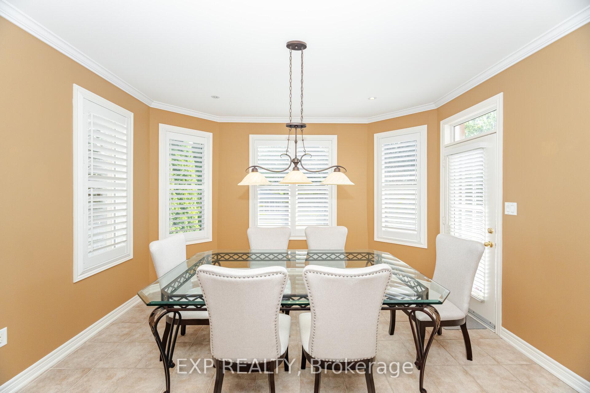 Photo 17 of 40 Waterside Crescent, Vaughan, Maple — HOMEH