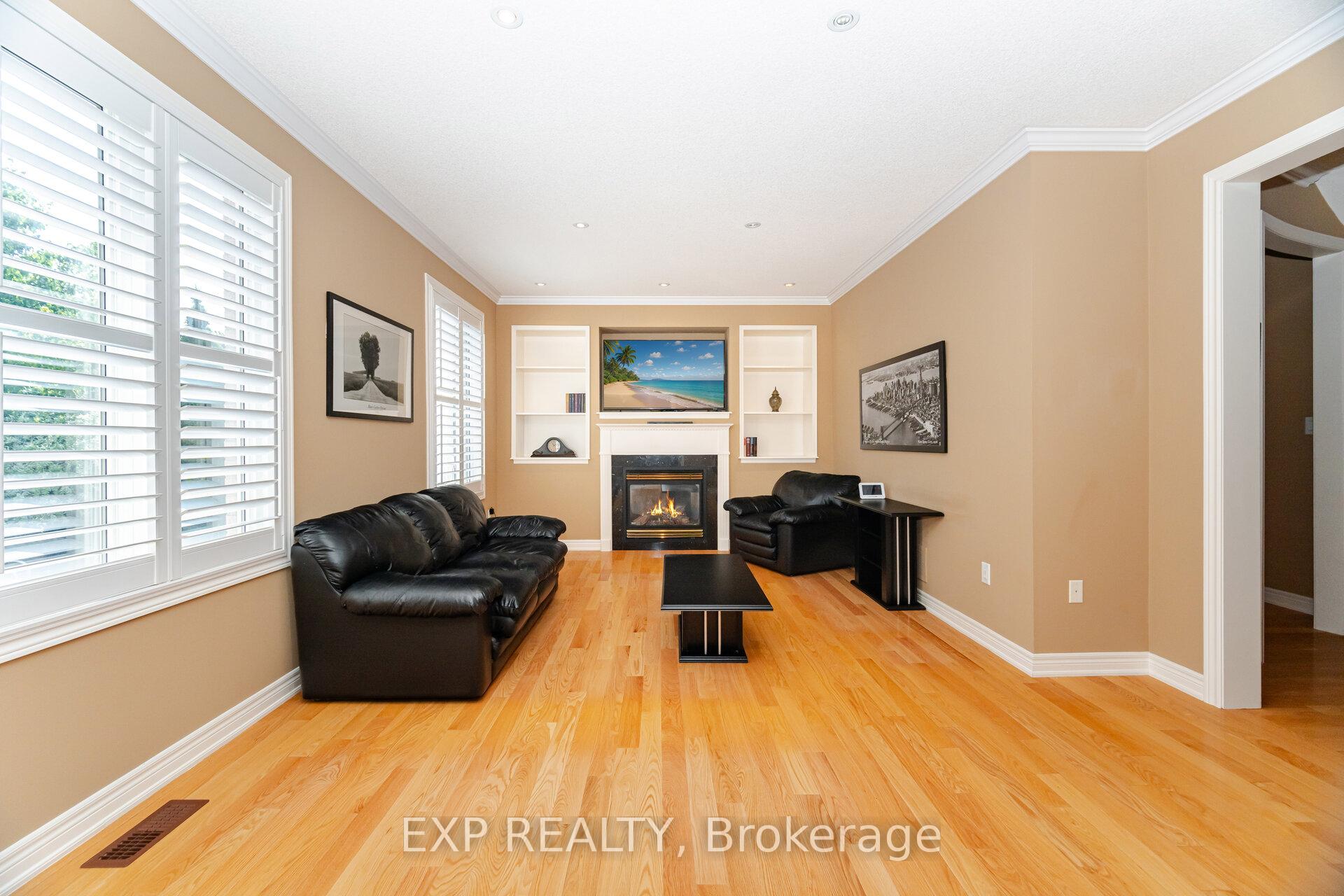 Photo 18 of 40 Waterside Crescent, Vaughan, Maple — HOMEH