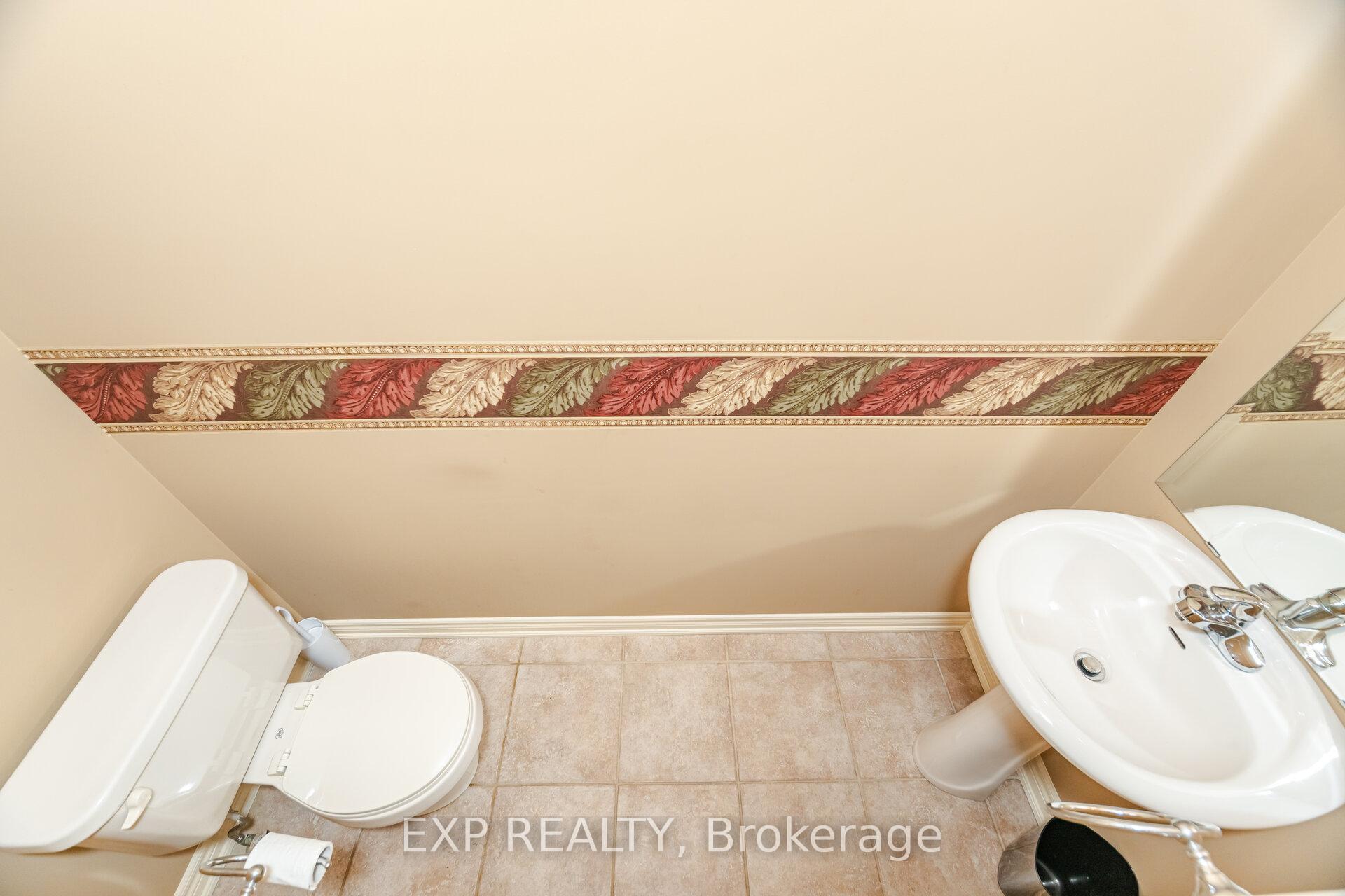 Photo 20 of 40 Waterside Crescent, Vaughan, Maple — HOMEH