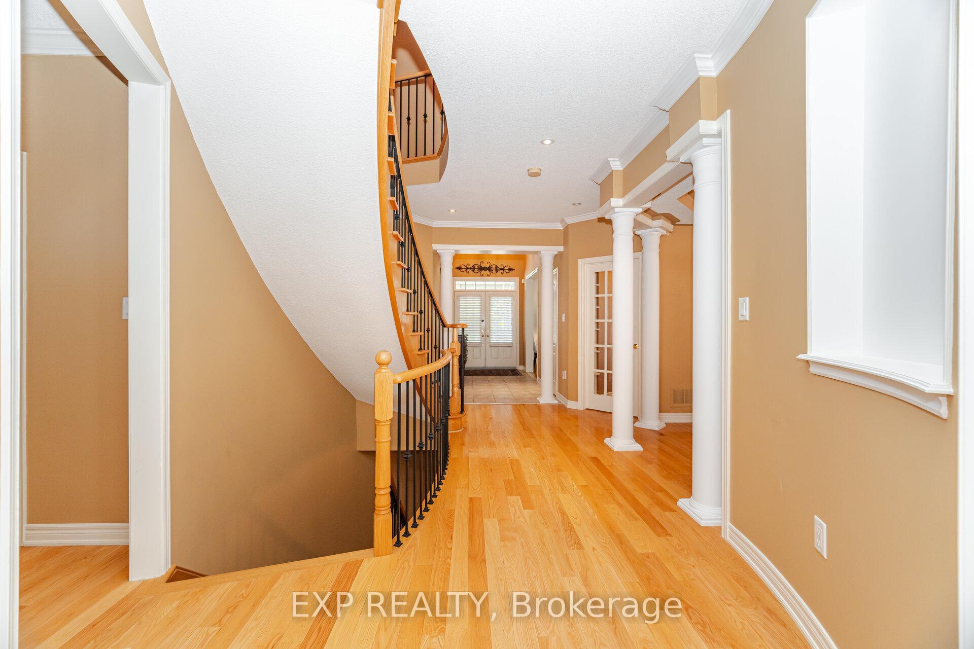 Photo 21 of 40 Waterside Crescent, Vaughan, Maple — HOMEH