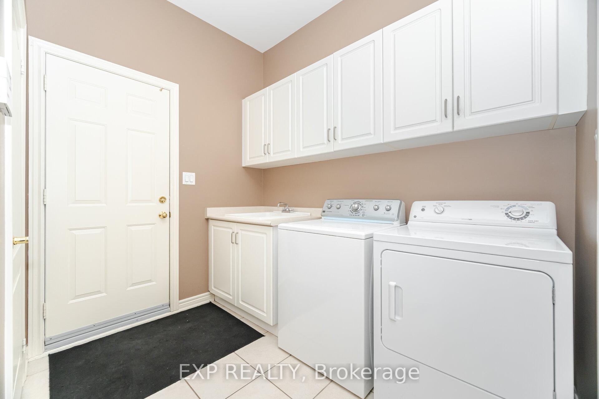 Photo 22 of 40 Waterside Crescent, Vaughan, Maple — HOMEH