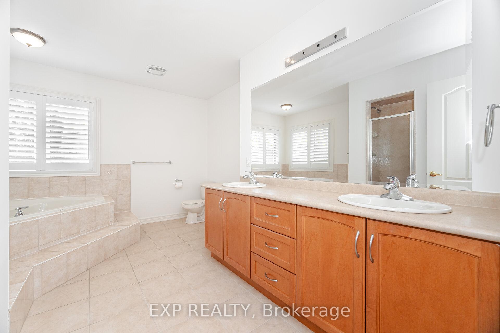 Photo 26 of 40 Waterside Crescent, Vaughan, Maple — HOMEH